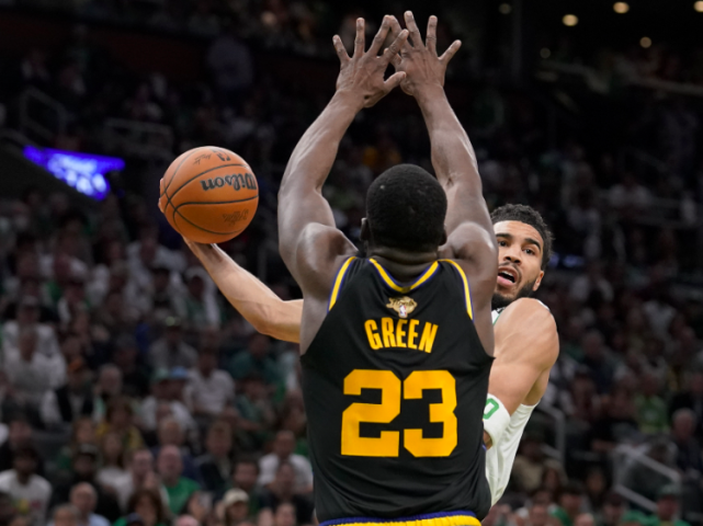 101战争学院-包含转折点！上海申花扳平良机，NBA季后赛今晨攻防权衡，赛场秩序良好，临场指挥获称赞的词条